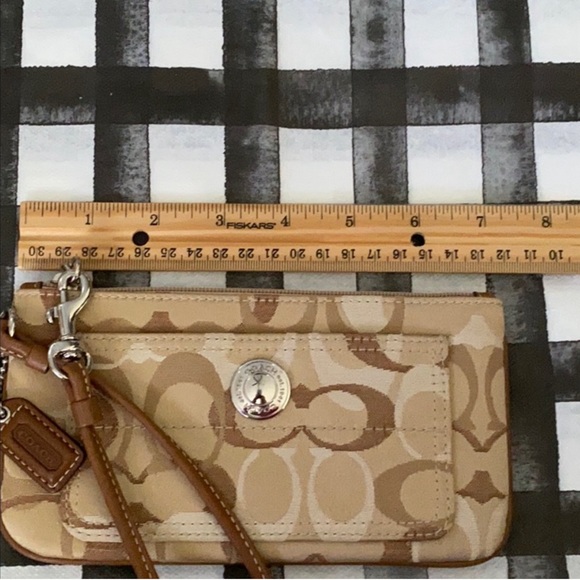 NWOT COACH WRISTLET - Picture 7 of 8